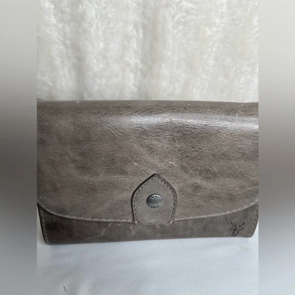 NWOT Frye Melissa gray Distressed Leather Flap Crossbody Wallet - Picture 6 of 11